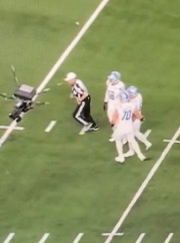 DJDillyD's tweet photo. When my wife tells me to clean the dishes #lions #nfl #nflref https://t.co/2TlxYpnqE7