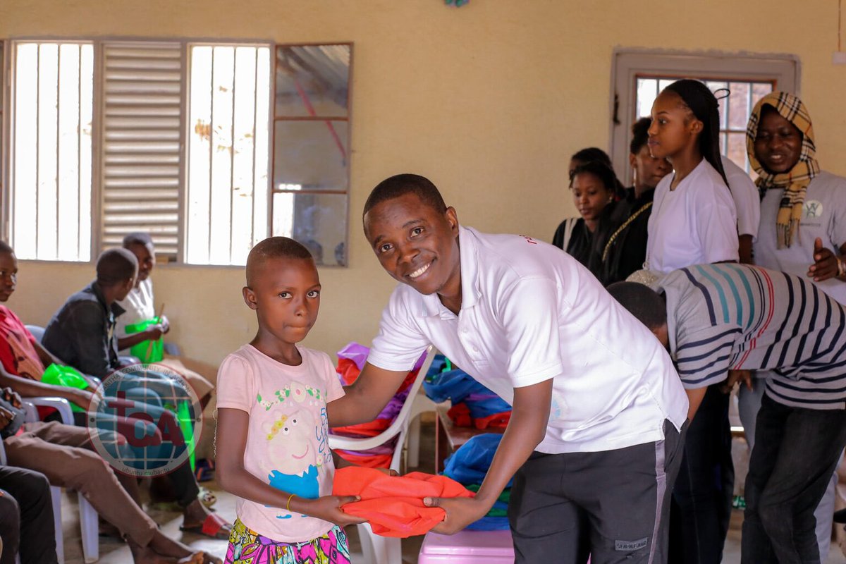 andikamagazine's tweet image. #flashback2023

Inspired by his father’s death and his personal backgrounds, the conditions of his disabilities and how people with disabilities live in #Burundi, the poverty in his country and his dream of shaping the community, @NdihoJim1 decided to start @TCABurundi to provide…