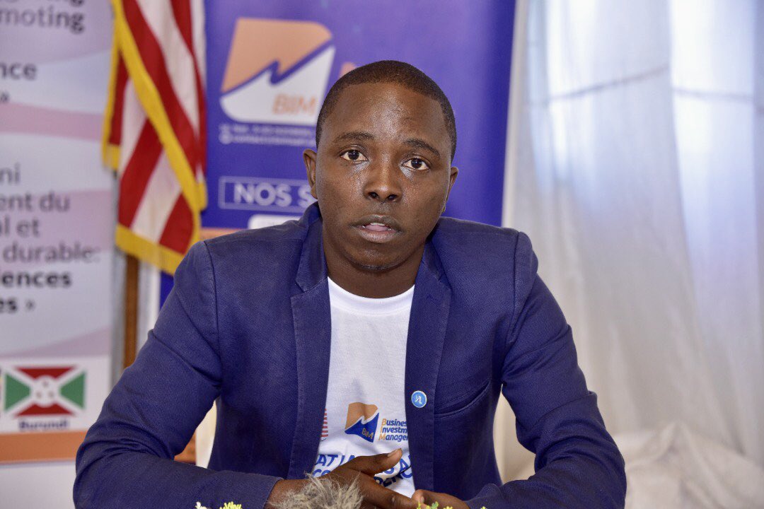 andikamagazine's tweet image. #flashback2023

Inspired by his father’s death and his personal backgrounds, the conditions of his disabilities and how people with disabilities live in #Burundi, the poverty in his country and his dream of shaping the community, @NdihoJim1 decided to start @TCABurundi to provide…