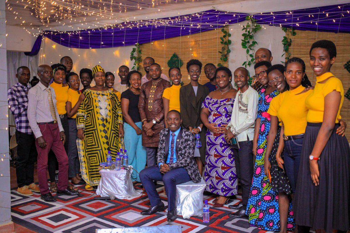 andikamagazine's tweet image. #flashback2023

Inspired by his father’s death and his personal backgrounds, the conditions of his disabilities and how people with disabilities live in #Burundi, the poverty in his country and his dream of shaping the community, @NdihoJim1 decided to start @TCABurundi to provide…