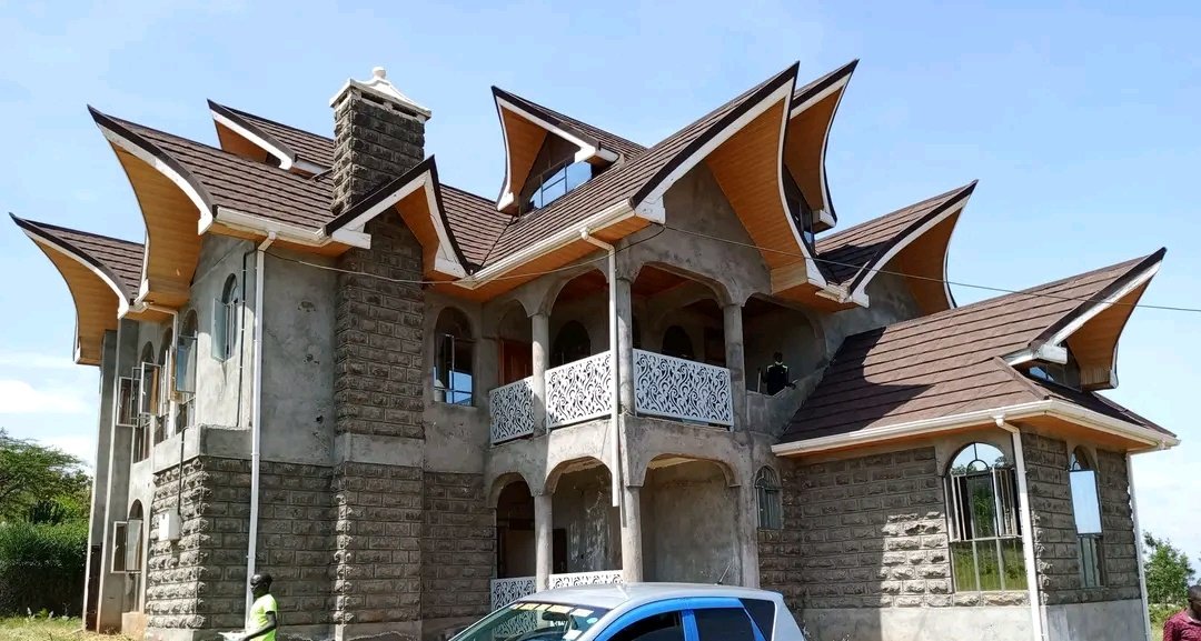 Are you in love with the weaponized samosas on this roof design?