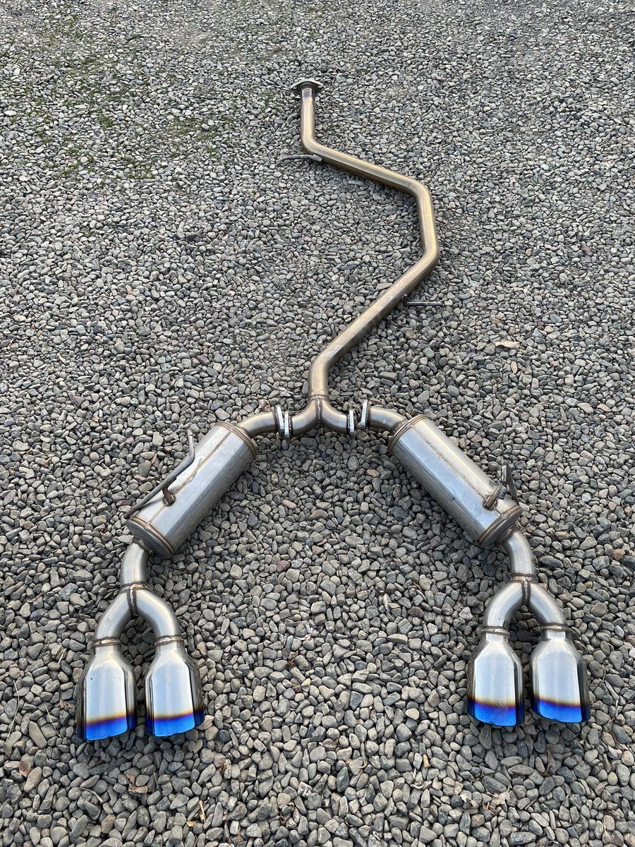 ALTEZZA18KOU's tweet image. プリウスPHV用BLITZマフラー
6万で欲しい人居ませんか〜？
GRにて使用してました。

#マフラー売ります
#プリウスPHV
#GR