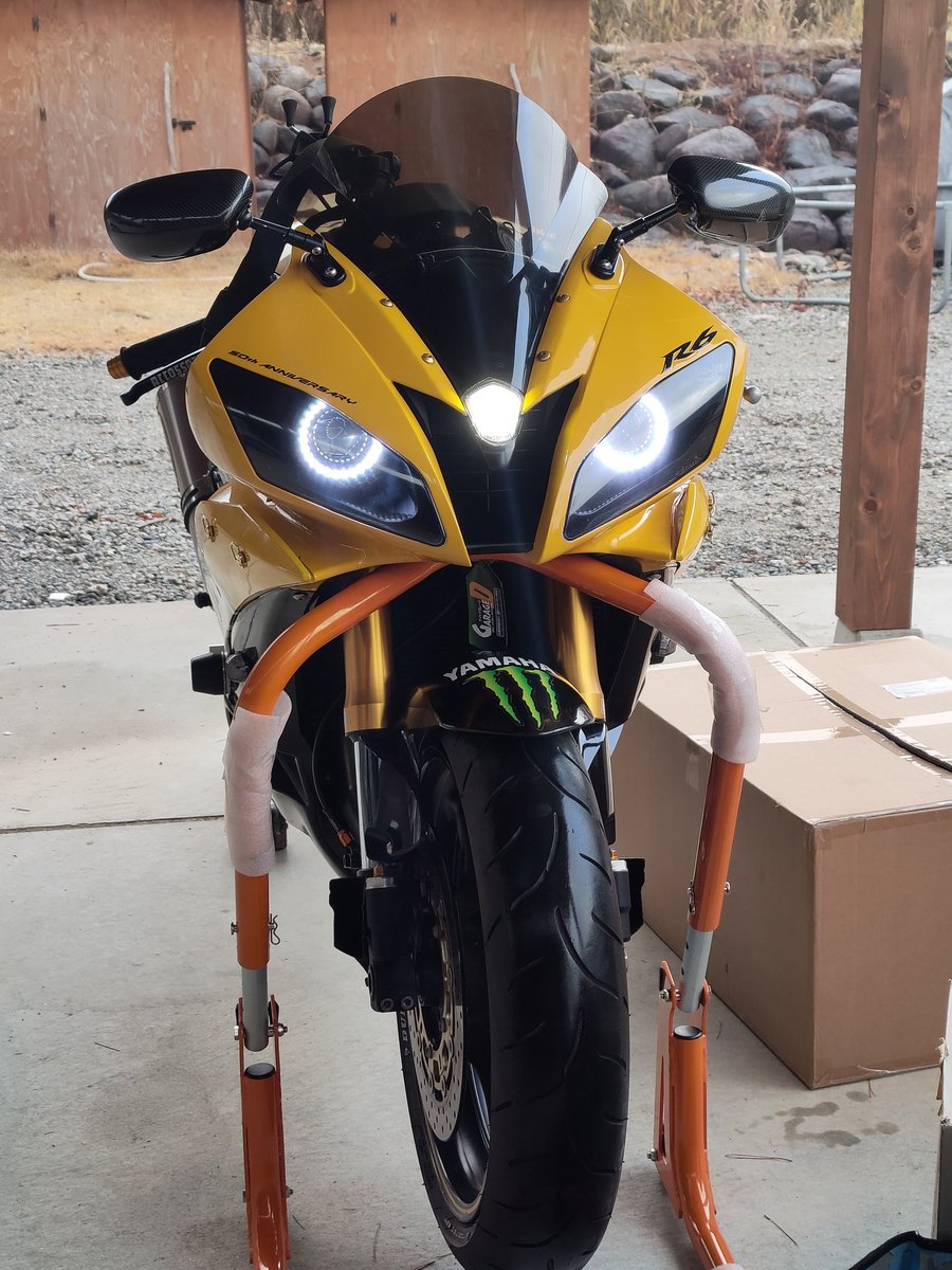k8WcbIAPBPUt4XU's tweet photo. バイク洗車とホワイトレターの修正と添加剤投入完了

#YZFR6
#R6
#2c0
#YAMAHAが美しい https://t.co/mUycRLplP7