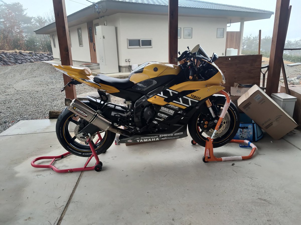 k8WcbIAPBPUt4XU's tweet photo. バイク洗車とホワイトレターの修正と添加剤投入完了

#YZFR6
#R6
#2c0
#YAMAHAが美しい https://t.co/mUycRLplP7