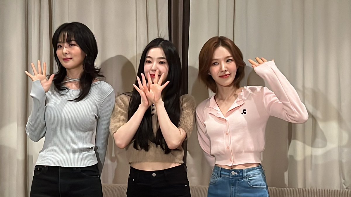 DAY_One210's tweet photo. 아니 슬기 진짜 210cm 가 아니라고??? https://t.co/GfzVVNTDRI
