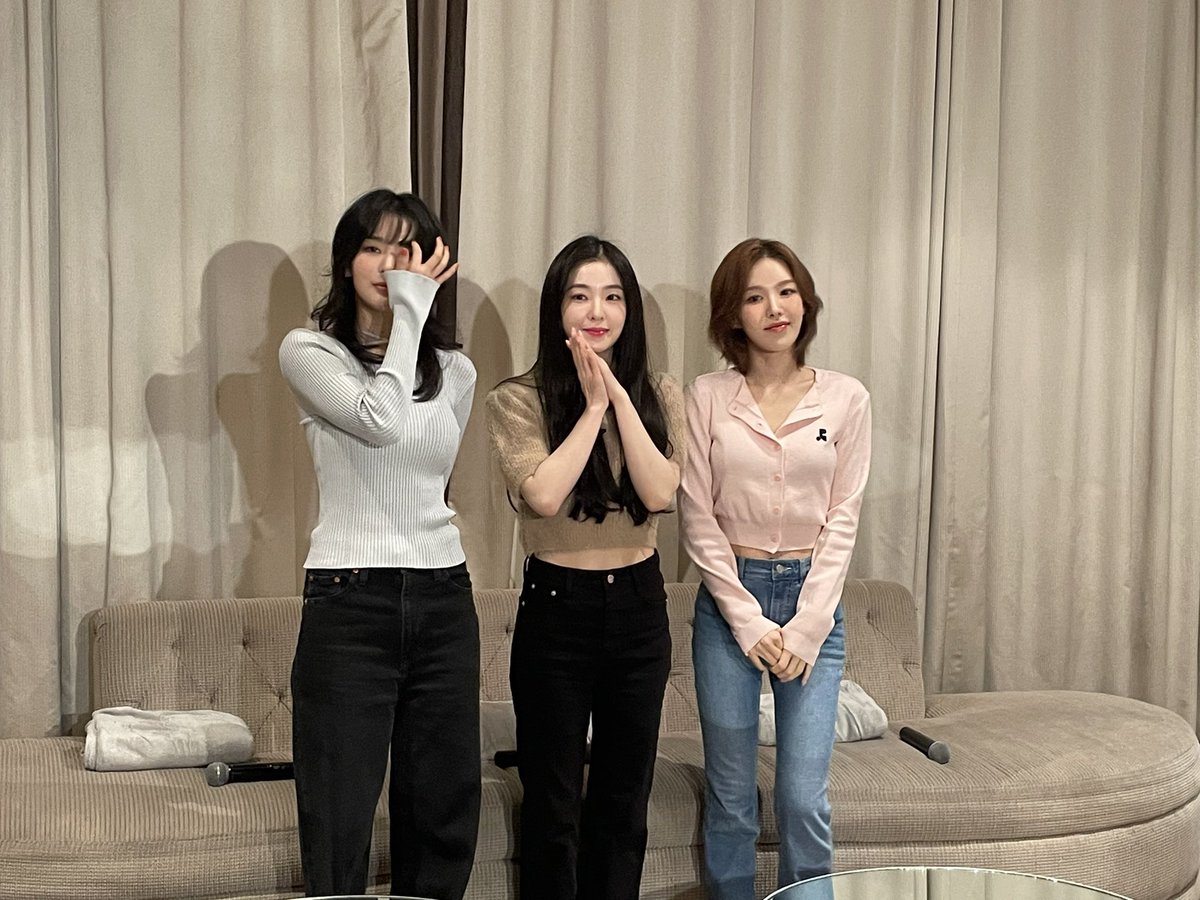 DAY_One210's tweet photo. 아니 슬기 진짜 210cm 가 아니라고??? https://t.co/GfzVVNTDRI