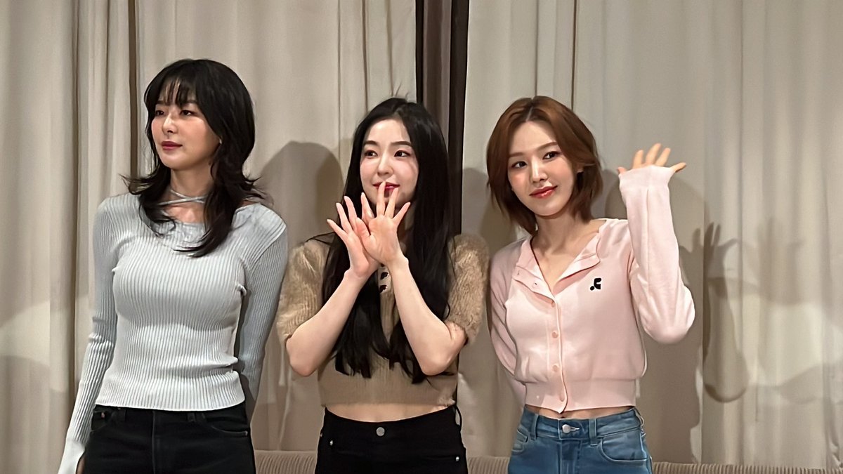 DAY_One210's tweet photo. 아니 슬기 진짜 210cm 가 아니라고??? https://t.co/GfzVVNTDRI