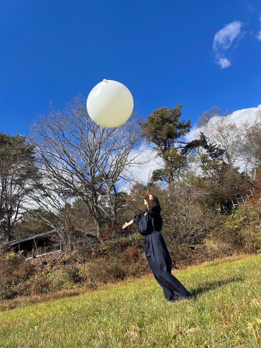 ￣￣￣￣￣￣￣
今年最後の投稿は、
楽しそうにはしゃぐ白石さんを😌

2023年も応援ありがとうございました🙇🏻‍♀️✨
2024年はトークイベントにドラマに..🤭💭
まだまだ楽しんでもらえる年になりそうです☺️

来年も #白石麻衣 を
よろしくお願いいたします🤍