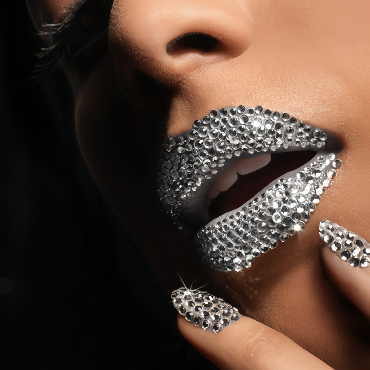 LeightonDennyEN's tweet image. Here’s to a New Year filled with sparkle!✨How are you spending yours? 
#leightondenny #NewYears2024