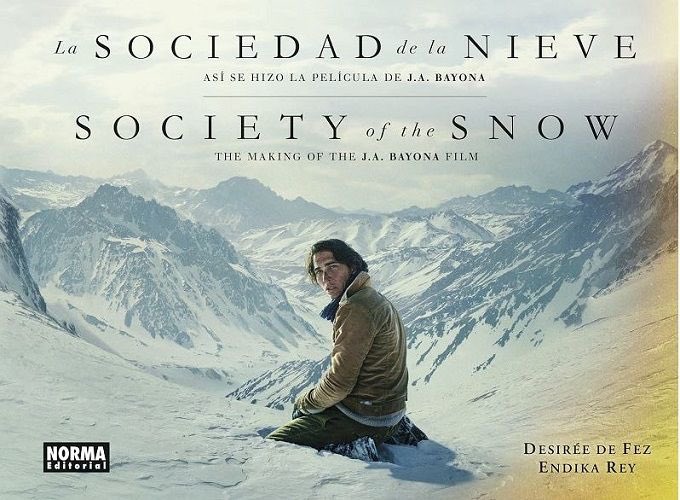 A partir del próximo jueves ya estará disponible el libro La Sociedad de la Nieve — Así se hizo la película de J.A. Bayona, editado por <a href="/NormaEditorial/">Norma Editorial</a> y en versión bilingüe español/inglés.
Se trata de un repaso minucioso escrito por <a href="/DesireedeFez/">Desirée de Fez</a> y <a href="/Michi_Panero/">Endika Rey</a> (Endika Rey) del
