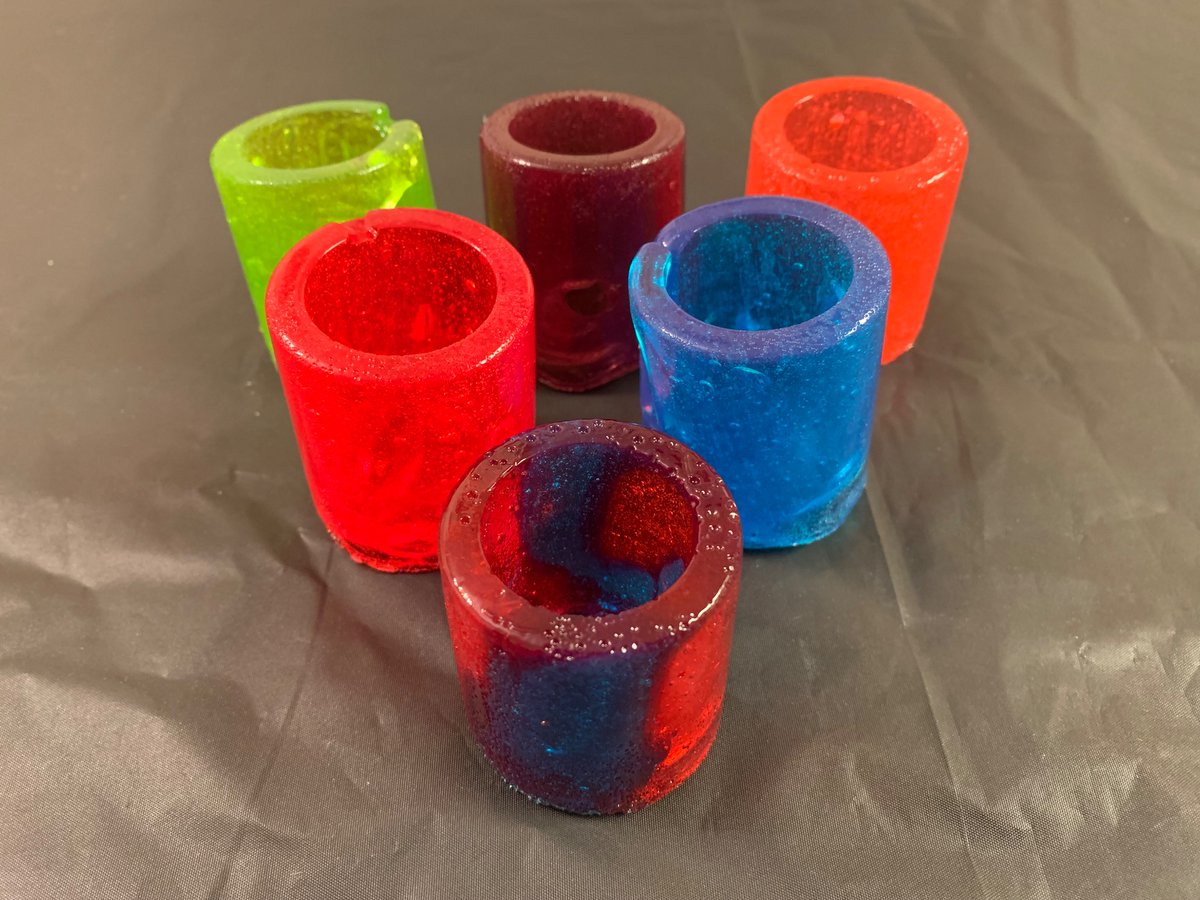 Celebrating the end of 2023 by making more Jolly Rancher Shot Glasses!
🍒🍏🫐🍇🍉
#NewYearsEve #NewYear2024 #shotglasses #drinkingglasses #jollyranchers #hardcandy #candy #candyart #cooking #homemade