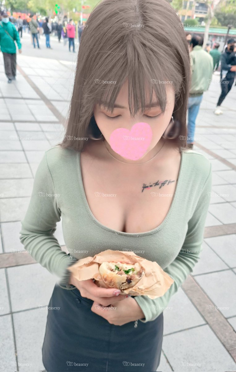 一顆很便宜餒
但肥肉有點多😜
喜歡瘦肉多一點
你呢？
喜歡肥點的還是瘦點的

#單男 #單女 #夫妻 #情侶 https://t.co/K1FVnsEITY