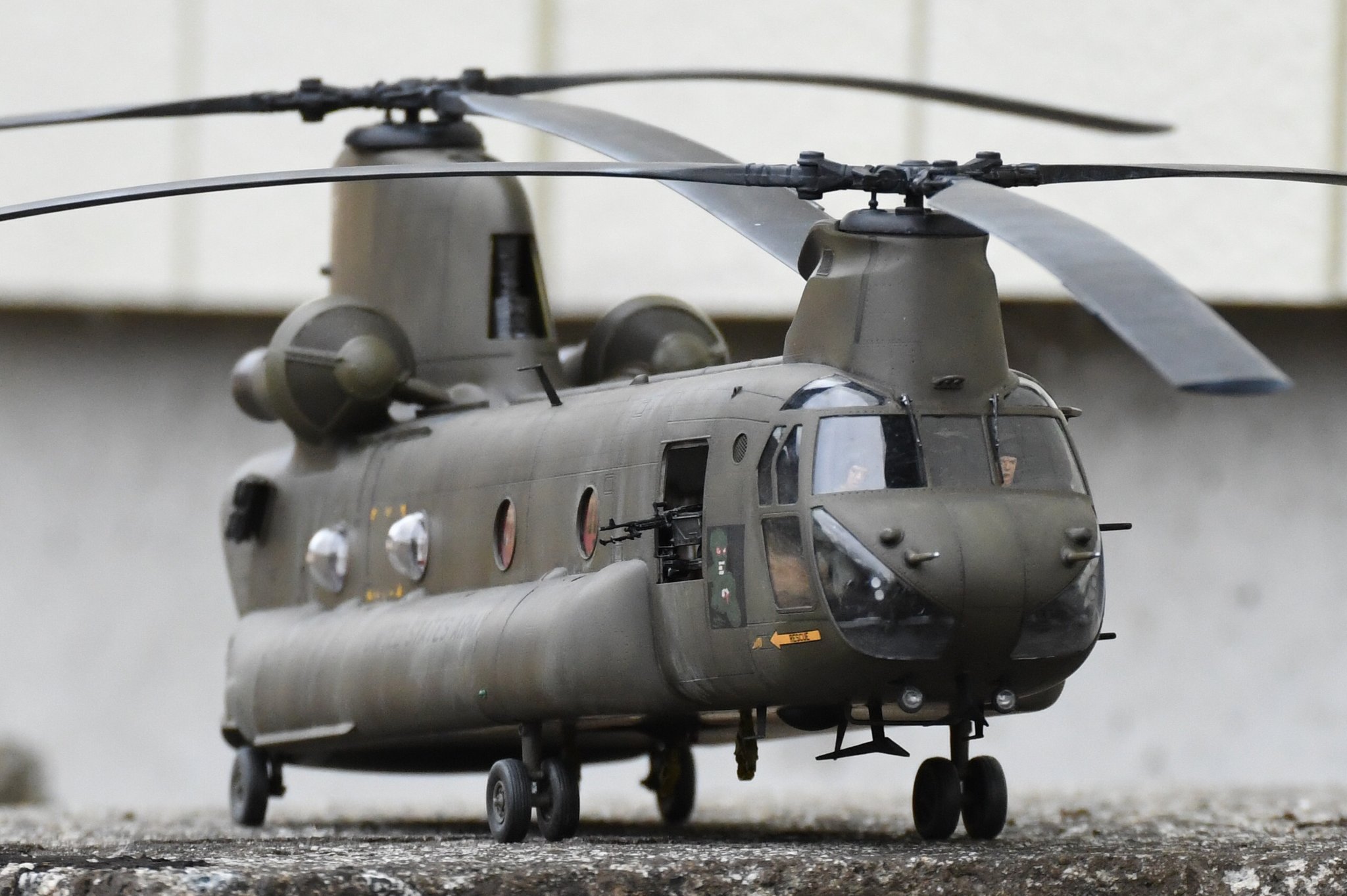 Amazon.com: Trumpeter 1/35 Scale CH47A Chinook Helicopter