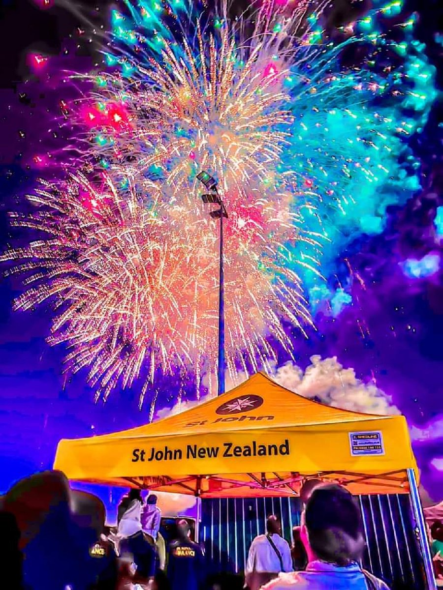 Happy New Year, New Zealand 🎉 We hope it's a happy and healthy one for you 💛 📸 Daniel #NewYear #NY #NYE #Celebration #1Jan #January #Fireworks #NewZealand #2024 #Events