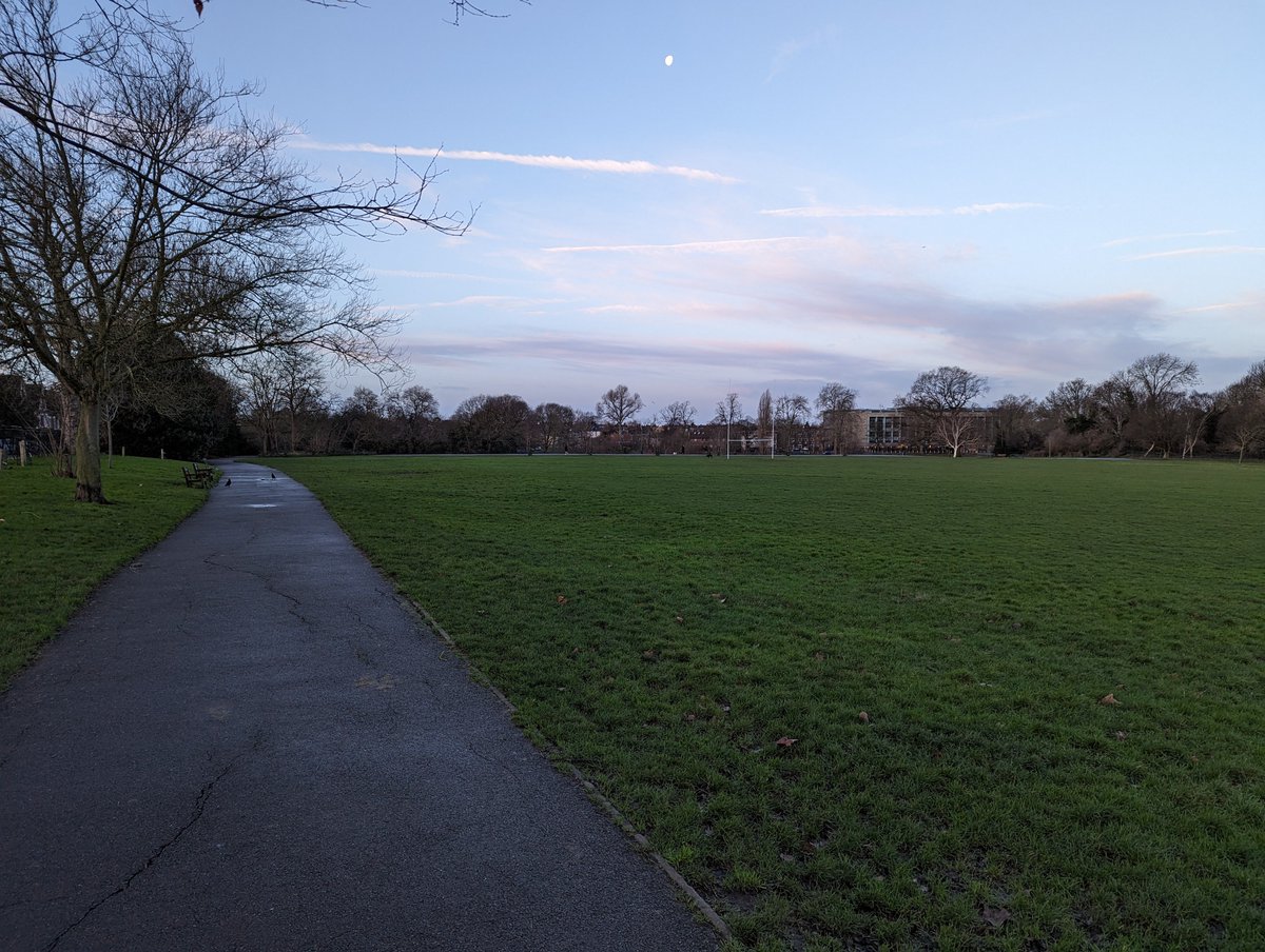 Good morning from a surprisingly bright and clear Peckham Rye park!

Course has been checked and we are good to go 👍

Top tip: bring a pair of gloves - there's still come chill in the breeze!

See you at the start line!