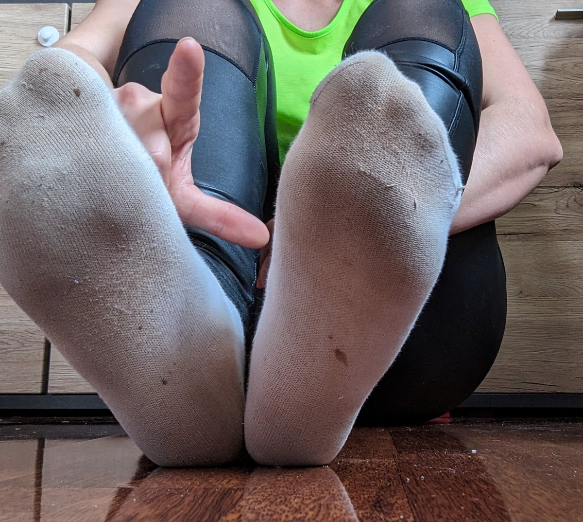herrinJasy10206's tweet photo. Guten Morgen ihr fußschweinchen
Dieser anblick dieser. 9Tage alte Socken .wer will sie haben 🤭😜
#herrin #goddess #miss #duft #socken #extremduft #sub #geldherrin #kleingeldsklave #sockentee https://t.co/9Q7w6F7mty