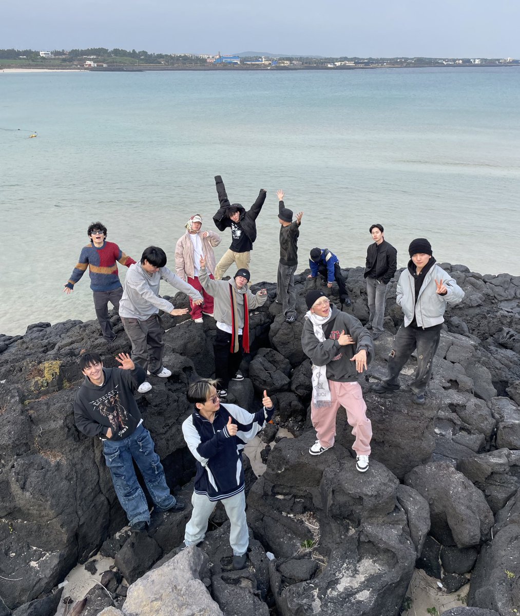 2023 함께 해줘서 고마워!🫶🏼
2024 잘 부탁해! 아프지 말고 건강하자!
새해 복 많이 받어 우리 위디비지💚
함께하자 항상🫡