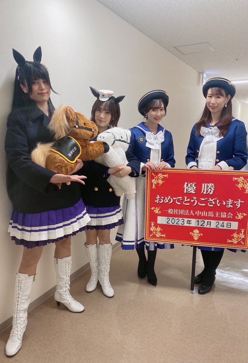 シュヴァちポーズも、教わった。 ぬいぐるみも、抱えさせてもらえた