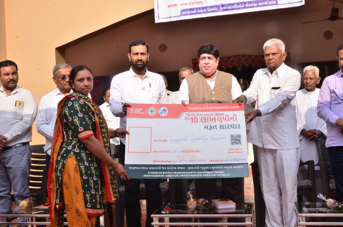 ikaushikvekaria's tweet photo. મારા મતવિસ્તારના ઈશ્વરીયા ગામ ખાતે "વિકસિત ભારત સંકલ્પ યાત્રા" અંતર્ગત   આયોજિત કાર્યક્રમમાં ઉપસ્થિત રહી લાભાર્થીઓને લાભોનું વિતરણ કર્યું.

કેન્દ્ર અને રાજ્ય સરકારની જનકલ્યાણકારી યોજનાઓને પ્રત્યેક નાગરિક સુધી પહોંચાડવાના આશયથી વિકસિત ભારત સંકલ્પ યાત્રાની શરૂઆત કરવામાં આવી છે. 

આ દરમિયાન ઉપસ્થિત સૌ નાગરિકોને કેન્દ્ર તેમજ રાજ્ય સરકારની વિભિન્ન યોજનાઓના લાભ લેવા માટે અનુરોધ કર્યો.
