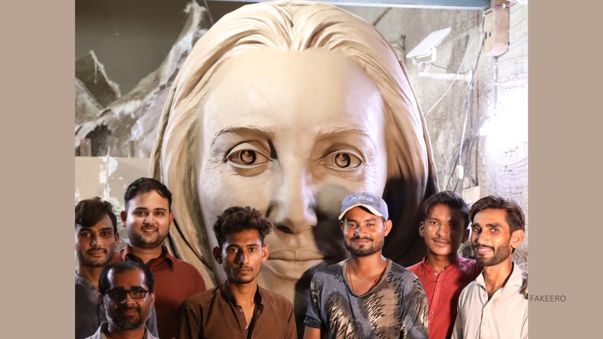 FKaantheso's tweet photo. Shaheed Mohtarma Benazir Bhutto    
Bust Sculpture  
Material - Fiberglass  
Size - 108"x156"x72" inch ( 9'x13'x6') ft  
Fakeero Solanki 2023 https://t.co/v2Az38e8dm