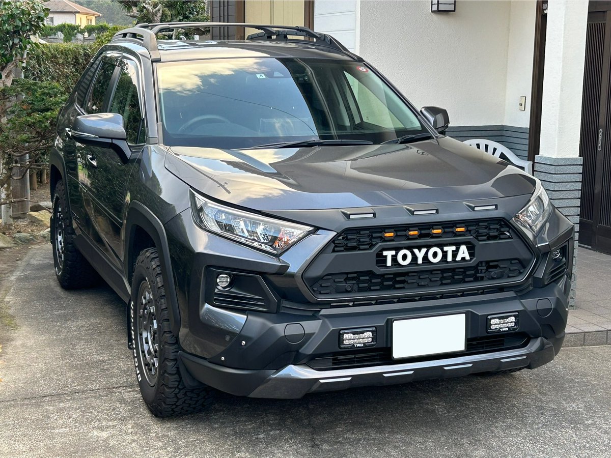 masamas40534926's tweet photo. やっと仕事納めー‼️
8日まで休んだろかな。
#rav4 #rav4adventure #offroadpackage #タコマ風グリル #ワイトレ入れたい #リフトアップしたい https://t.co/fnCJdRcYgd