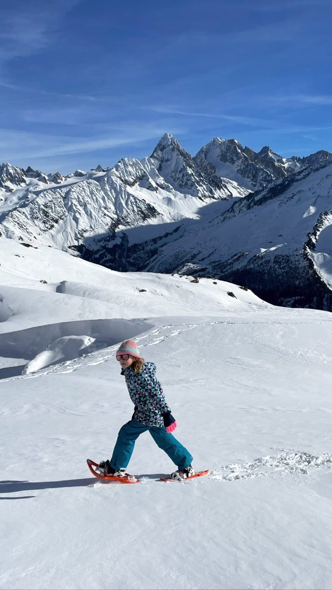 BBuffault's tweet photo. Dire au revoir à l’année 2023, sur les cimes, avec sa nièce. ✨ https://t.co/1J2AnGYyr3