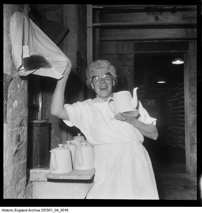 HE_Archive's tweet image. We'll say 'farewell' to 2023 with this gem from the Historic England Archive, a happy worker at the Royal Albert Pottery, #StokeOnTrent.

historicengland.org.uk/images-books/p…

Time for a cuppa before we look forward to 2024...

#ArchivePhotography
#Teapots
#NewYearsEve