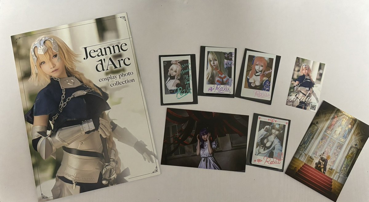 Yumeama_Sui's tweet photo. 今日行ってこの方すごい綺麗！！ってなって新刊とチェキ買った！！！
さっきツイートでも言ったけど良い方で少し話せて楽しかった！
しかもサインまでいただいちゃった！最高すぎる✨️
初コミケ最高の思い出になりました✨‼️ありがとうございます！！
#C103
#C103新刊
#Ralu さん
#らるるーむ https://t.co/oix9op647x