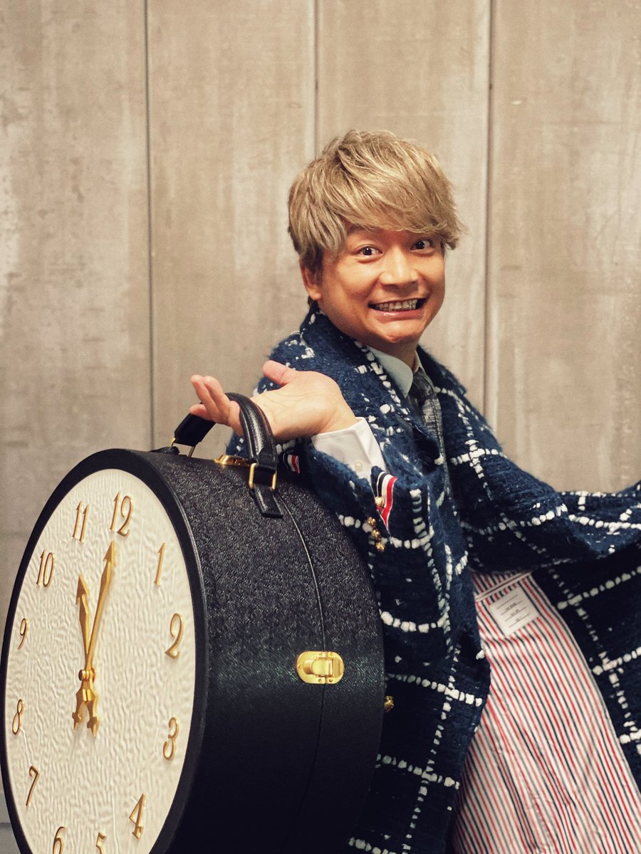 ktrsngofficial's tweet photo. 本年も
ありがとうをいっぱい
ありがとうございました。
来年も
一緒に
笑顔をいっぱいに
よろしくお願いします！
香取慎吾 https://t.co/Iu05Pj0LGv