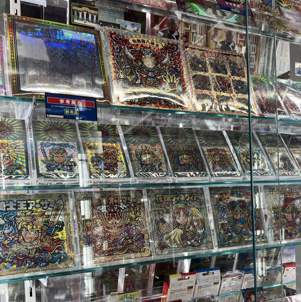 ohtoman1's tweet photo. 帰省のついでに京都高島屋SC（サブカルチャーと言う意味かな？）まんだらけ京都店4Fの展示を見に行きました。綺麗に展示をしていただきありがとうございました。
一月くらいは展示されていると思いますのでよろしくお願いします。
皆さん良いお年を。
ohtのウワサ　来年用のシール制作は手付かずだとか https://t.co/dXEYkP0tfL