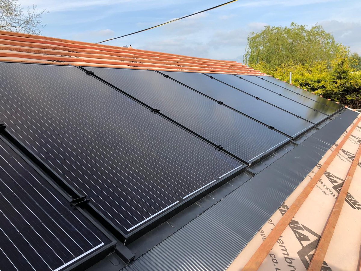 mscheating's tweet photo. ⭐️⭐️Quality #solarpv in roof 🔋installation and batteries to add..This customer in #Luton will be having  no more crazy electric ⚡️ bills 💸 
#tesla #solarenergy #powerwallbattery #powerwall #renewableenergy #greenenergy #solarinstallation #solarenergy #solarpanelinstallation https://t.co/6O9rT1XASr