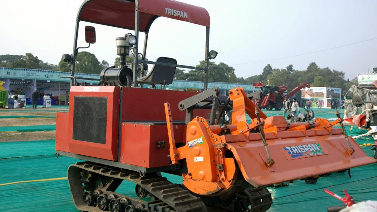 krushibibhag's tweet image. Hon'ble Minister Shri @rajaaswain, inaugurated District-level #FarmMechanization mela in Cuttack on December 27 in presence of CMC Mayor, Cuttack Collector, Chief Engineer (Agril.) &amp;amp; other dignitaries. Such melas help in boosting productivity, thus enhancing farmers' income.