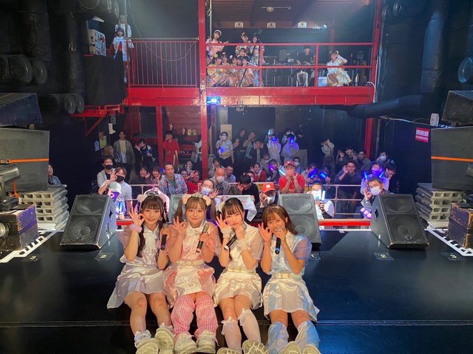 noname_gombe's tweet image. #写真4枚で1年を振り返る 
①4/29　デビューライブ
②9/20　はる香&amp;amp;ふうちゃん生誕祭
③10/25　半年記念公演
④11/29　解散ライブ
Cupriteの駆け抜けた7か月でした。
おつみちゃんのデビューは嬉しかったな。
ちなみに全部、私も写ってます。
#Cuprite
#羽紬はる香 #白椛ゆり乃
#百瀬めめ #有結深生愛