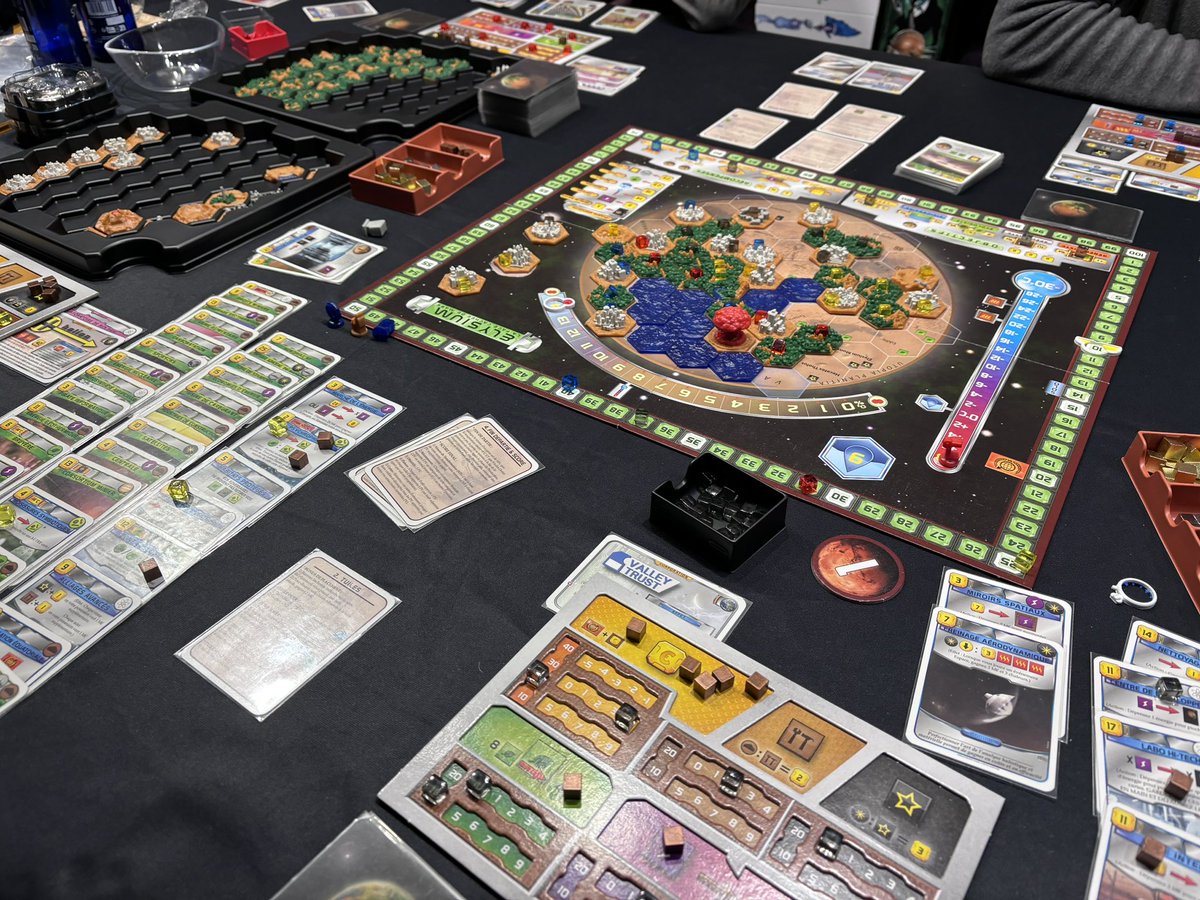 On a fait une grosse journée jeux avec la 2ème partie de Marrakesh , j’aime vraiment beaucoup, première de Gwt NZ , bien plus costaud que le premier un vrai plaisir même si un peu long, enfin un classique TFM #j2s #boardgame