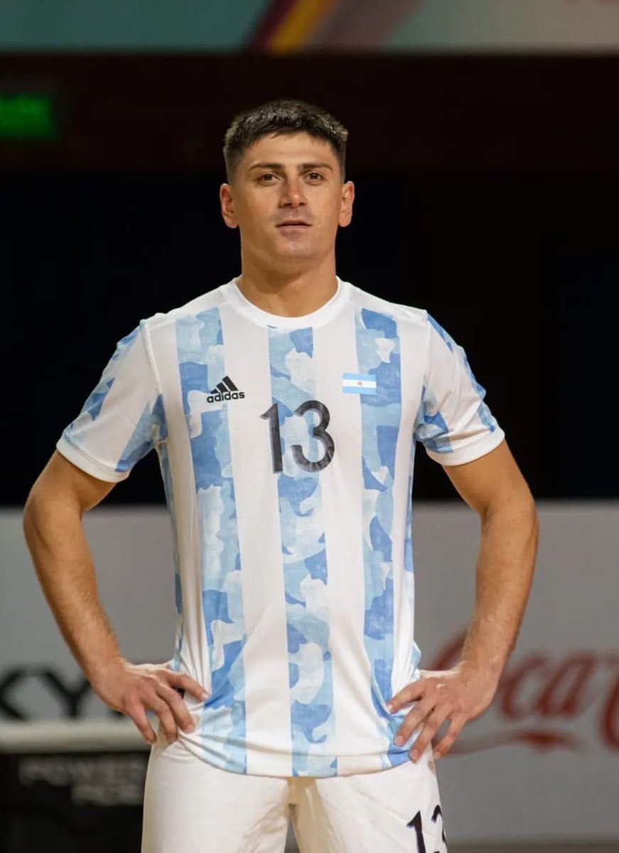 🆕 El pívot Van de Casteele (26 años) refuerzo invernal de <a href="/ua_ceuti/">Unión África Ceutí</a> . 

⚽️ Llega procedente del Barrracas Central. Goleador, diestro e internacional argentino 🇦🇷

🗡Un guerrero albiceleste que firma hasta final de temporada en el conjunto caballa.