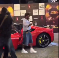 provii8's tweet photo. with all the money wey Wizkid ge,t he no sabi dress https://t.co/RjeLjbOy57