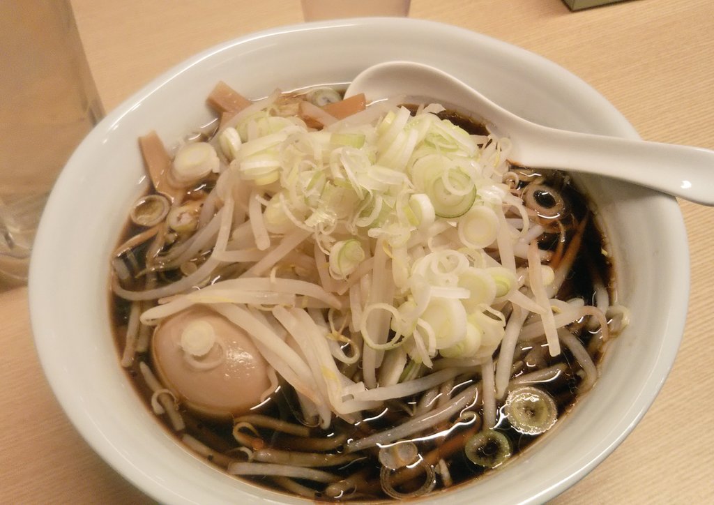 baka_chichi's tweet photo. サダと唯我4んだけど富山ブラック美味いなぁ🍜 https://t.co/etpwRR01sh