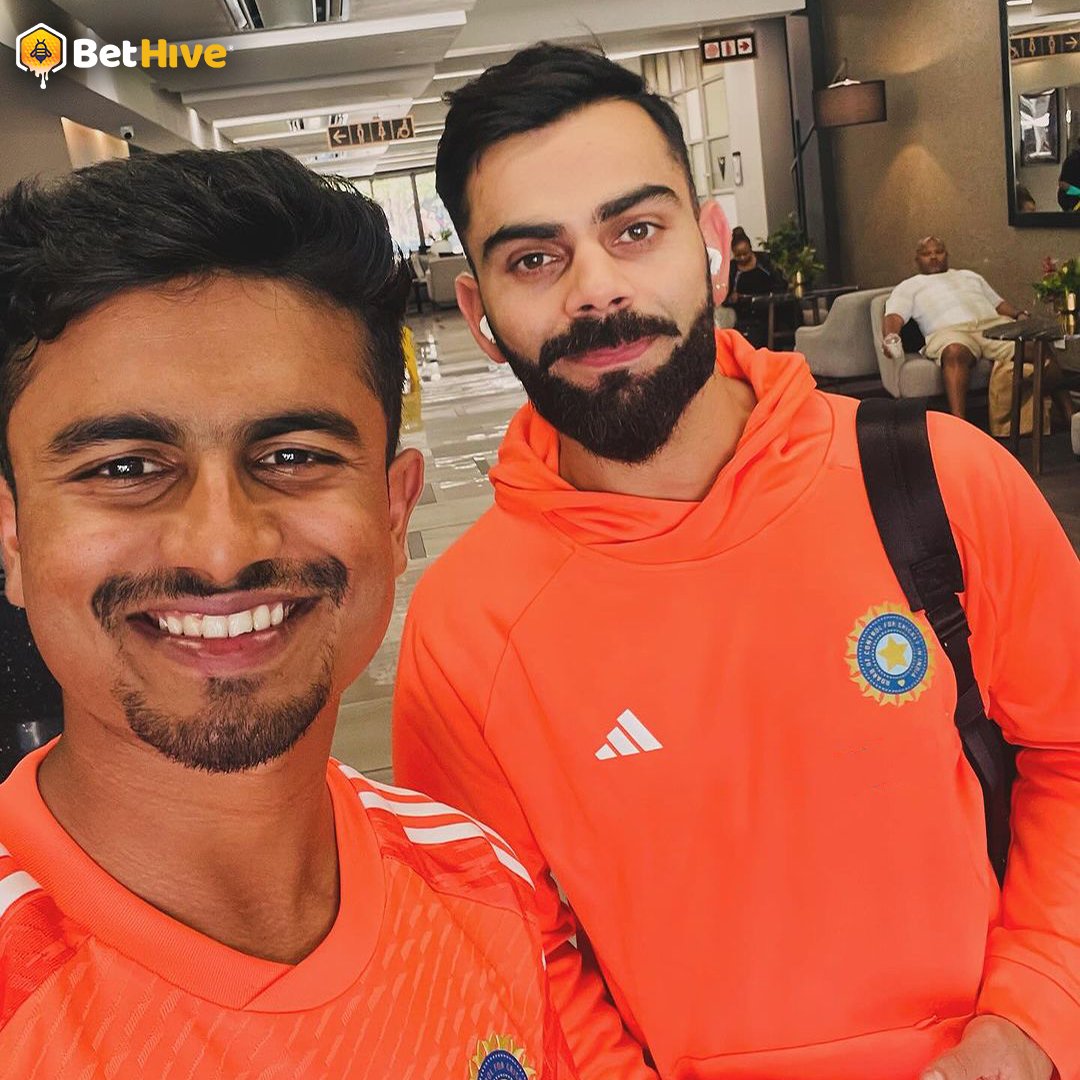 Tamil Nadu star batter Pradosh Ranjan Paul with Virat Kohli! 

Pic: Instagram/Pradosh Ranjan paul

#Tamilnaducricket #ViratKohli #PradoshRanjanPaul #Indiancricketteam #SAvsIND #BetHive