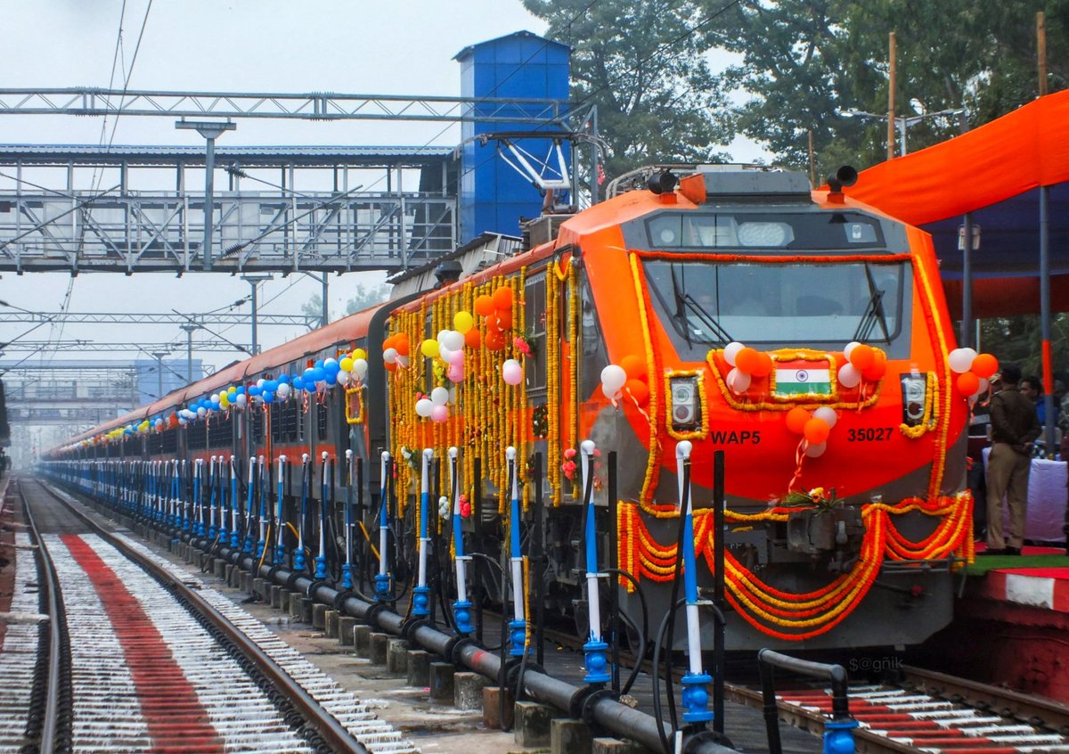 RailFanatic's tweet photo. The Inaguaral of #AmritBharatExpress from Malda.
Superfast travel for common people
The train will run between Malda and SMVT BENGALURU
๐ธ Sagnik Das #RFI #RFOI https://t.co/gw7ABdqfQ4