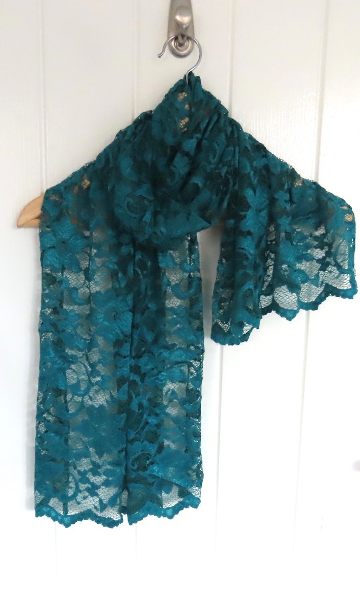Teal  green lace scarf with scalloped edges. #PromParty #bridesmaid #UKGiftAM #elevenseshour #MHHSBD #Etsy #womaninbizhour #UKGiftHour