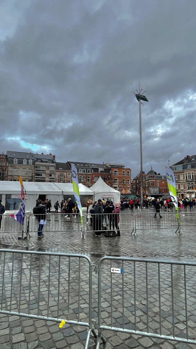 Johan__Morren's tweet photo. 9:50 klaar voor de corrida @stadleuven #dcla #vrtweer @BuienradarBE https://t.co/mm9rRkieGP