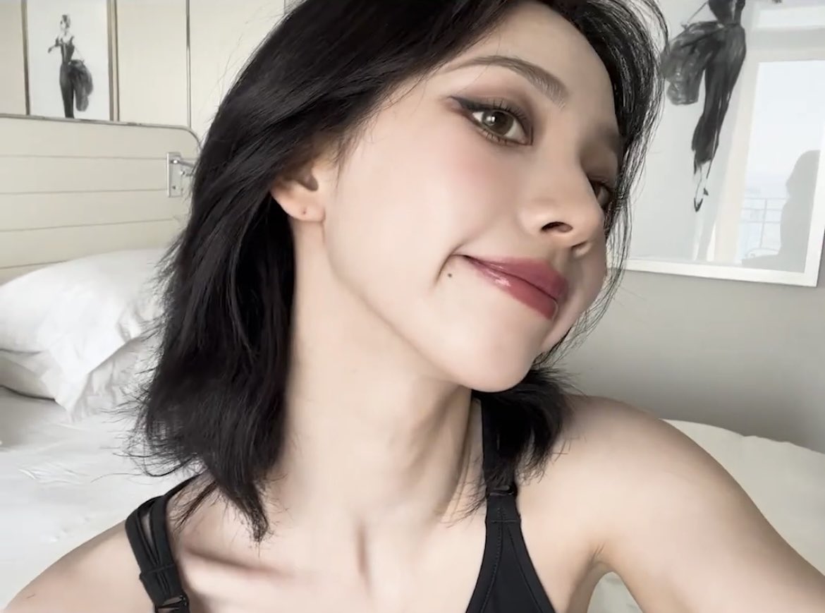 ujiminphoria's tweet image. EXCUSE ME KARINA??!?