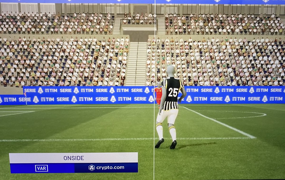 SCANDALOSO: Juve-Roma decisa da una truffa, Rabiot era in fuorigioco ma il VAR lo ha nascosto 
Come le immagini di DAZN dimostrano, il VAR valuta la posizione di Rabiot quando Vlahovic tocca la palla fuori area, ma il passaggio parte più tardi col piede del serbo ben dentro la