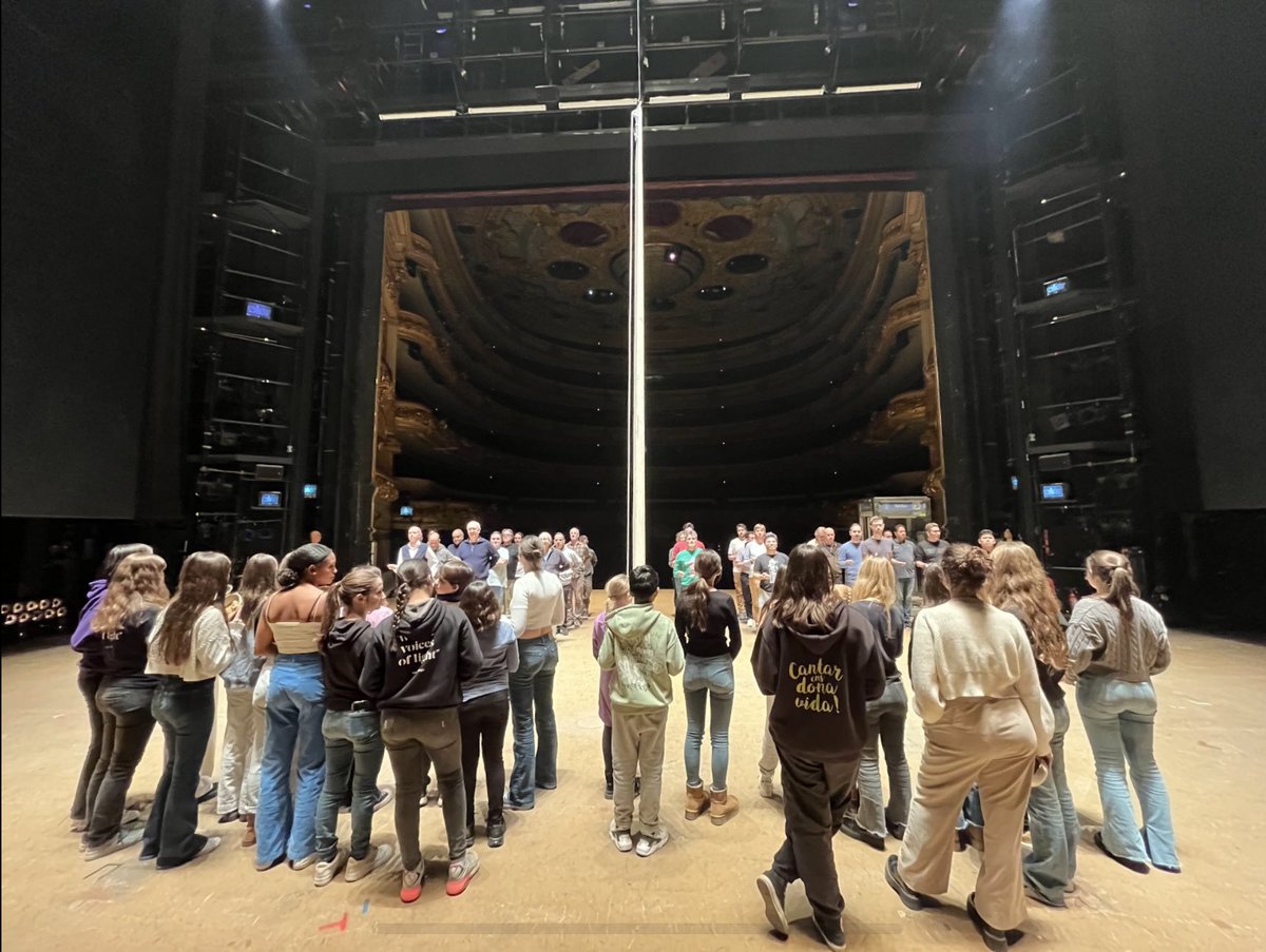 VEUScorinfantil's tweet photo. Acabem l'any amb fotos de l'assaig pregeneral de l ‘òpera Carmen al @Liceu_cat , que vam fer ahir.   
Ens retrobem l’any vinent !! 
Bona entrada al 2024 !! ✨
#carmen 
@GRN_cultura @cultura_cat @CulturaDIBA @IRLlull @estabanell @amicsunio @el9nou_vor @VOrientalTv @josepvilajover https://t.co/CtdKeSNJ16