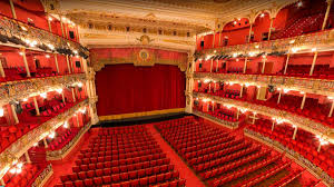 Vuelvo otro año más a mi resumen de lo más interesante visto en #teatro en este 2023. No pretendo hacer un top, solo destacar aquello que después de los meses (o solo días) transcurridos sigue ocupando mi memoria. 58 espectáculos vistos y esto es lo que queda ⬇️