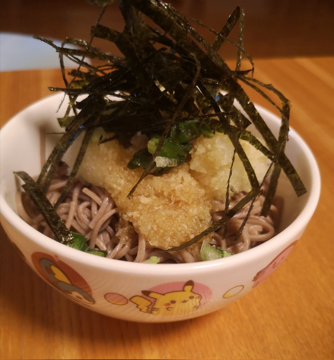 Tarami0711's tweet photo. 年越しそば～
ざるそばに大根おろしをオンしてまーす https://t.co/LMi8iH3iBJ