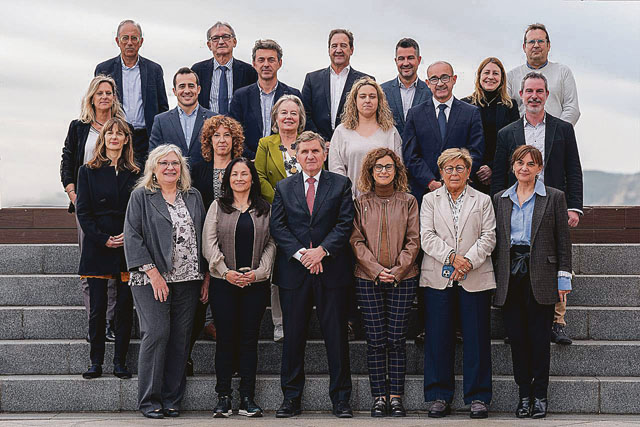 VeuAnoia's tweet photo. 🟢 Les #patronals comarcals insisteixen en la dificultat de trobar personal 👉https://t.co/Yq3OcTs1dT
✍️ El Consell Territorial de la PIME, format per les 20 organitzacions #empresarials, ha mantingut una reunió dels seus secretaris generals. https://t.co/8eneOWtarc