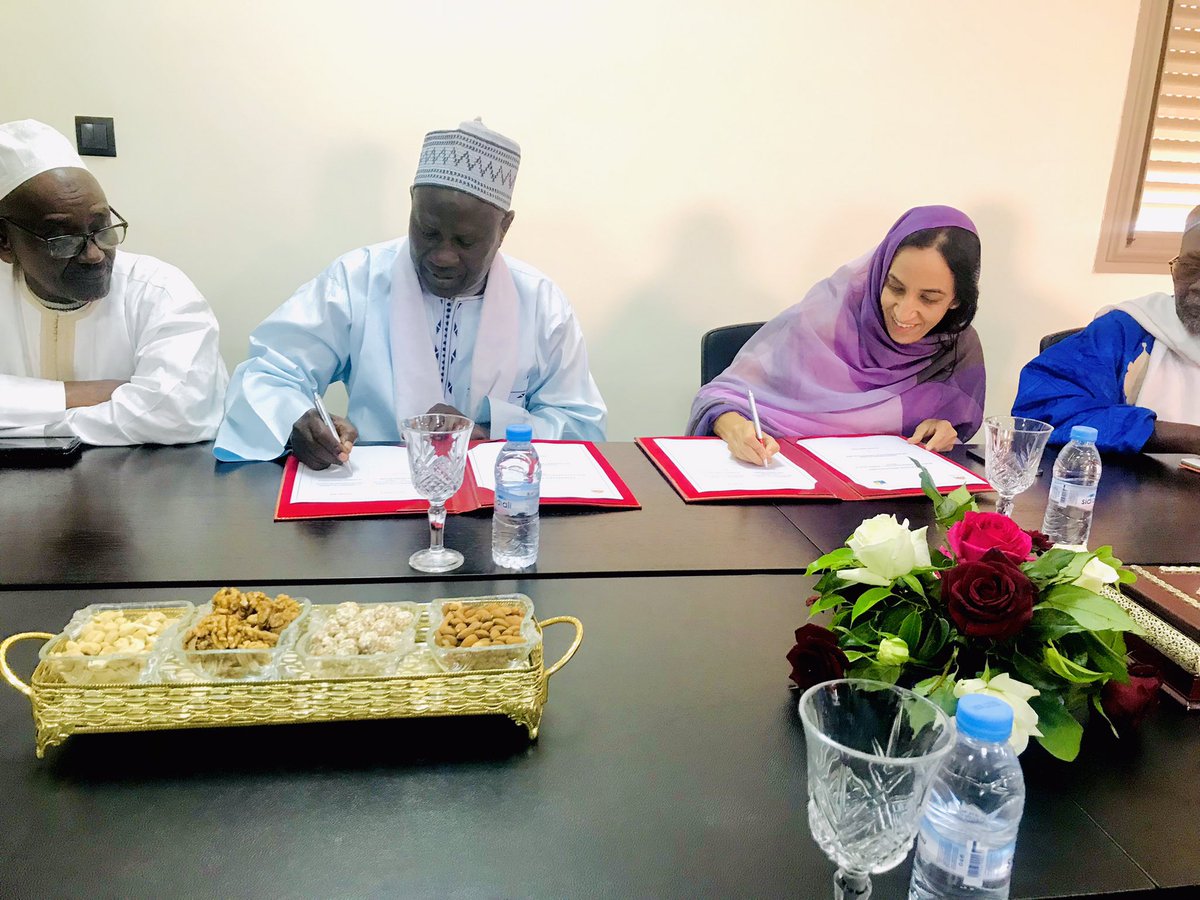 CapitalHumainCH's tweet photo. #Coopération_Sud_Sud 
#Coaching_Territorial 

Signature de la Convention Cadre entre la Présidente du Conseil Régional de Guelmim Oued Noun, Mme Mbarka BOUADA et son homologue du Département de Matam, M. Amadou Djibril DIALLO. 

RDV est donné en 2024… 

À suivre… https://t.co/4OlqQ58b93