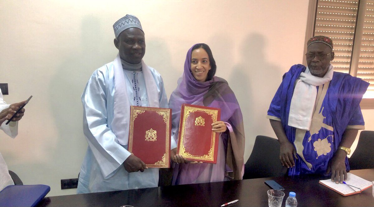 CapitalHumainCH's tweet photo. #Coopération_Sud_Sud 
#Coaching_Territorial 

Signature de la Convention Cadre entre la Présidente du Conseil Régional de Guelmim Oued Noun, Mme Mbarka BOUADA et son homologue du Département de Matam, M. Amadou Djibril DIALLO. 

RDV est donné en 2024… 

À suivre… https://t.co/4OlqQ58b93