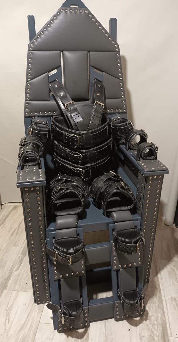The new ultimate and extremely restrictive bondage chair in the VIP apartment in “Der Gutshof” in Nordhausen in Germany! 😜

I'm planning an OnlyFans channel, what do you think? I can show you a few more things than here :😜
Yes or no. I look forward to your opinion.
#bondage
